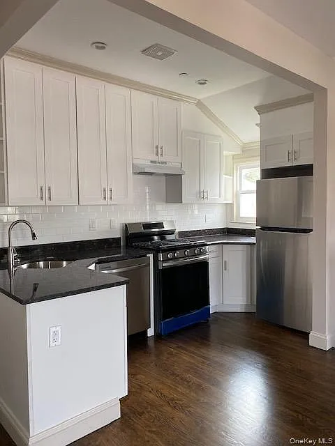 3 bed, 2.0 bath, 1928 sqft, $3,600 — Photo 3