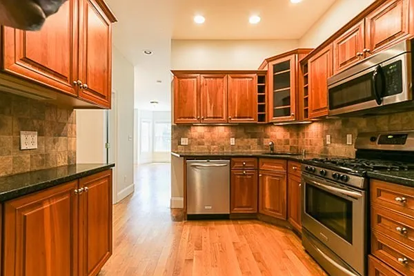 68-70 Moseley St #1 — Photo 3