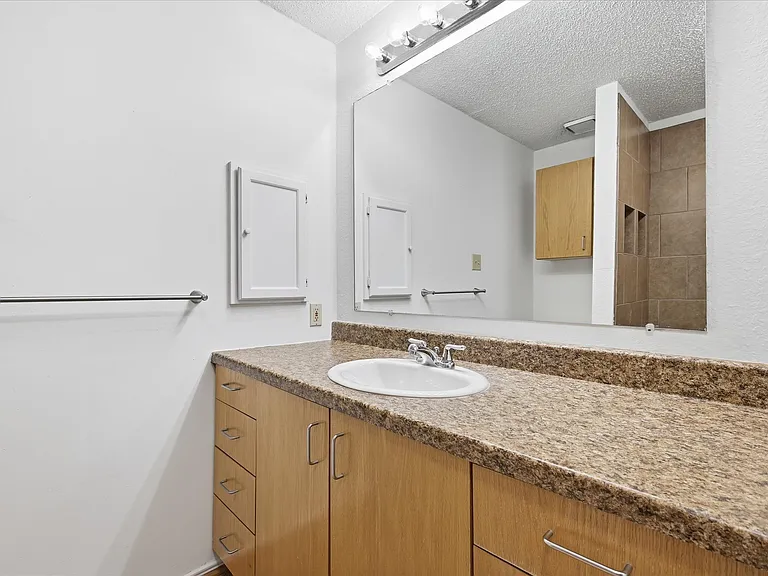 559 Lee Dr — Photo 9