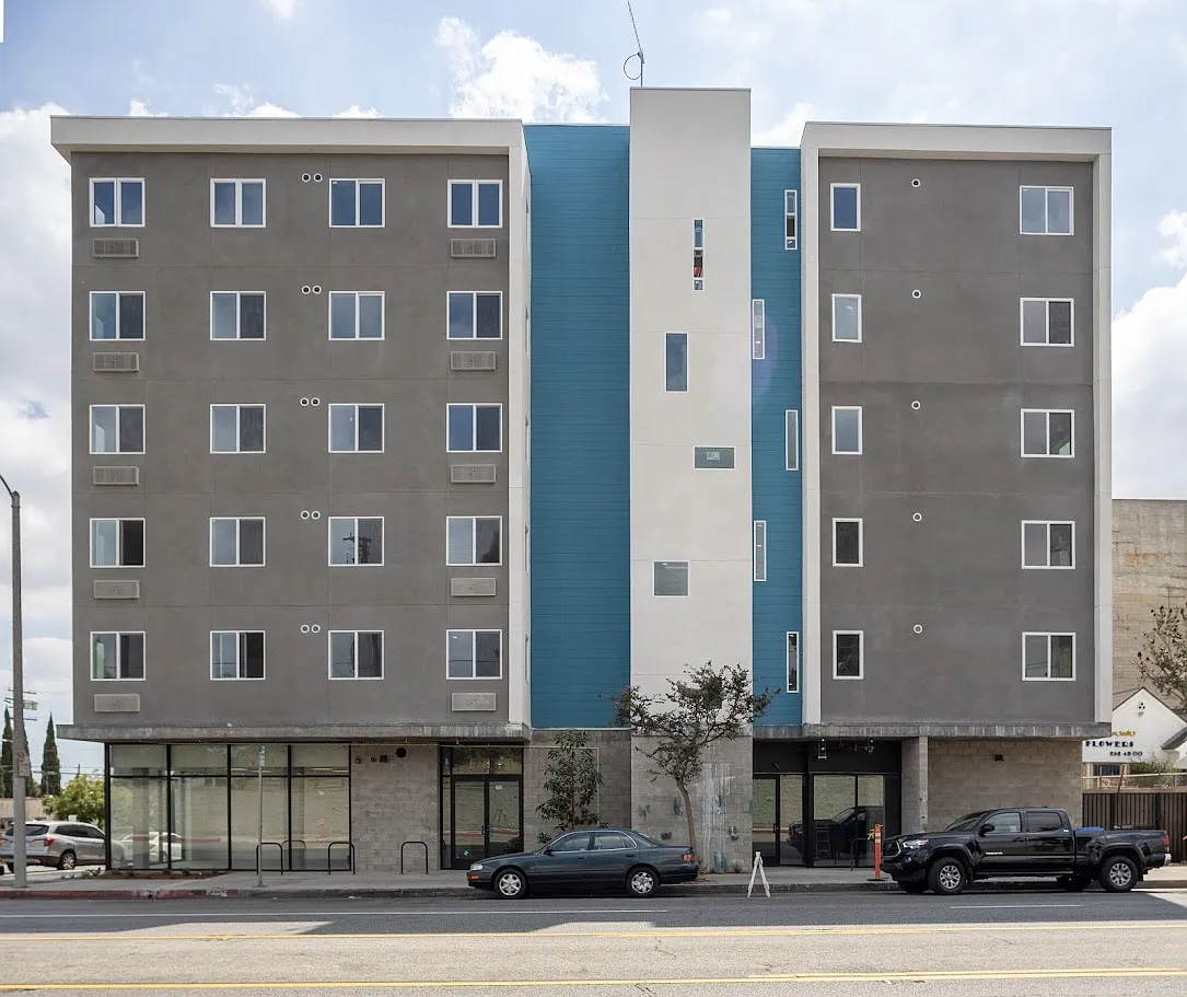 4252 Whittier Blvd — Photo 2