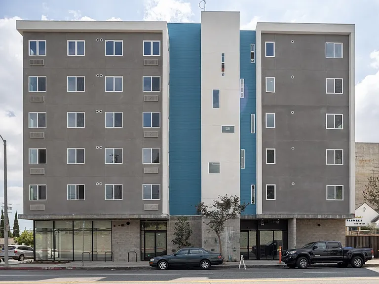 4252 Whittier Blvd — Photo 2
