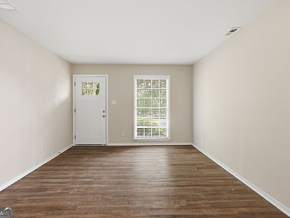 3rd image of 3660 Fairlane Dr NW