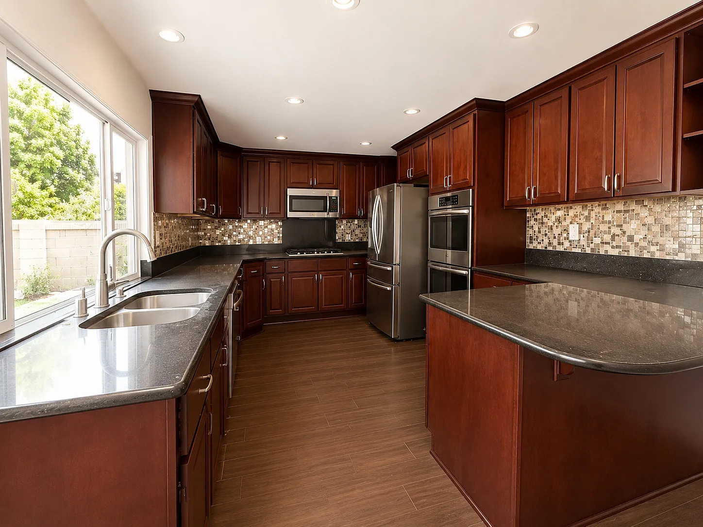 4 bed, 2710 sqft, $6,500 — Photo 4