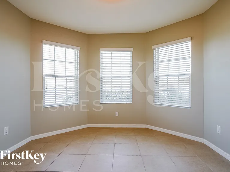 608 NW 11th St — Photo 6