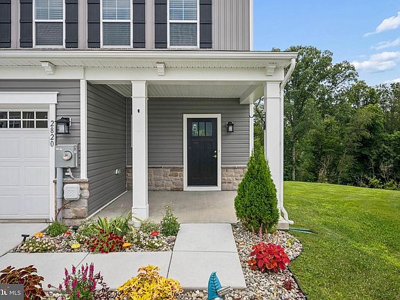 2nd image of 2820 Town View Cir