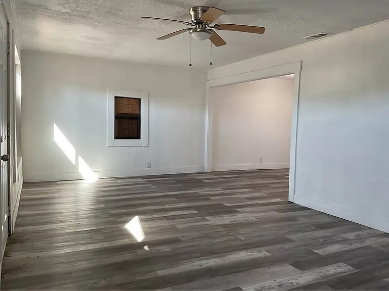 709 N D St — Photo 4