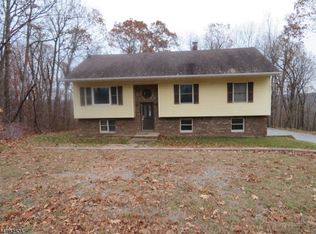 63 Hickory Rd, Highland Lakes, NJ 07422