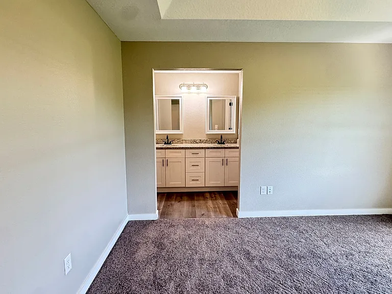 8833 Hampshire Dr — Photo 25