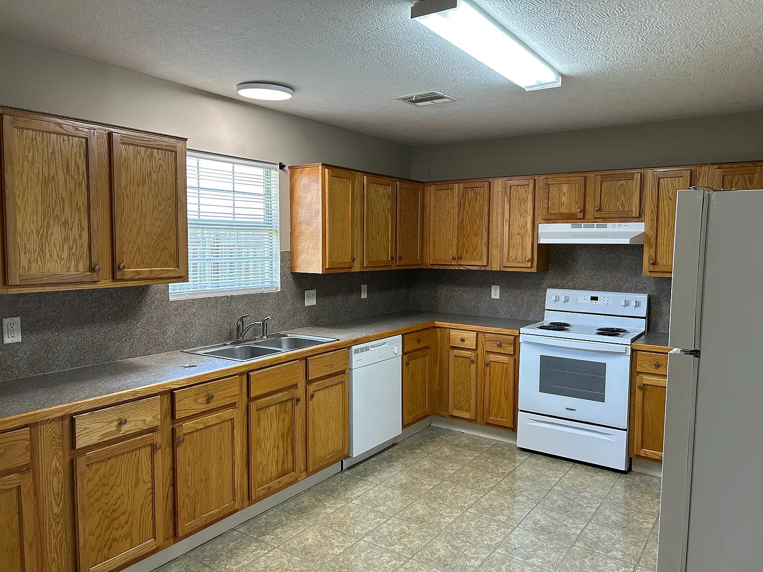 3 bed, 1800 sqft, $1,400 — Photo 4