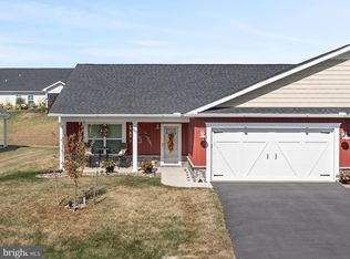 665 Dripping Spring Dr, Hedgesville, WV 25427