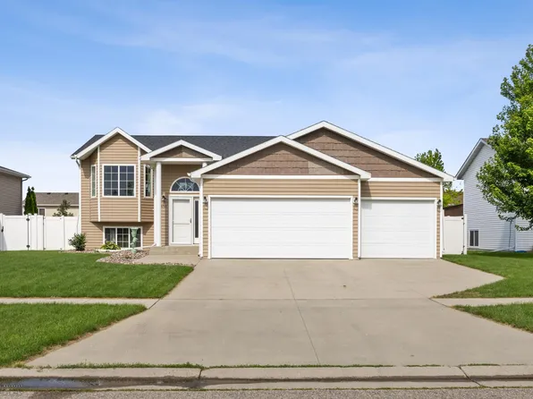 4416 10th St W, West Fargo, ND 58078