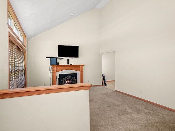 3rd image of 2301 Maxine Ln