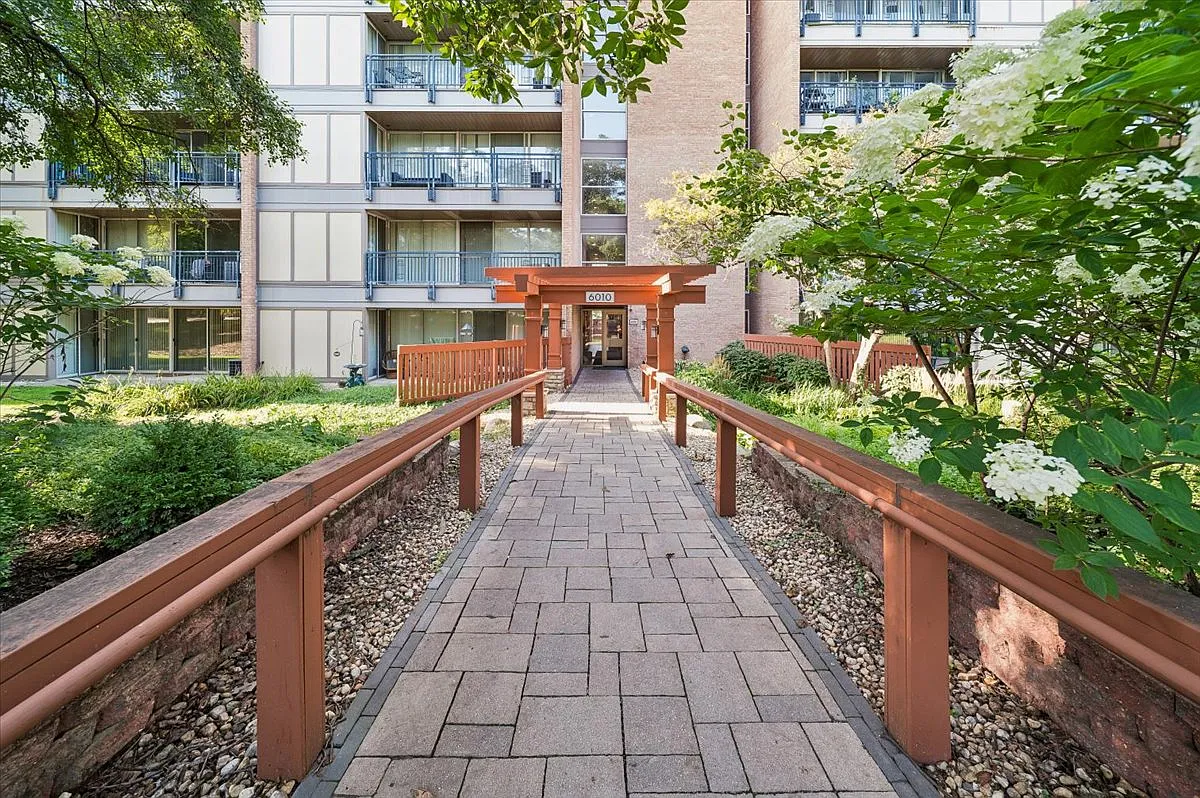 1 bed, 780 sqft, $1,700 — Photo 2