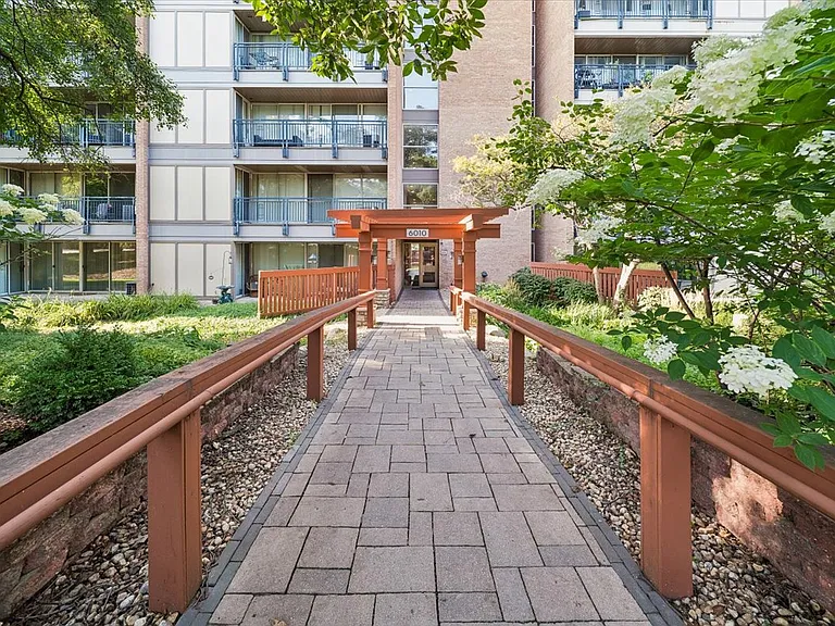 6010 Oakwood Dr #3G — Photo 2