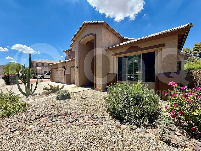 7310 S 26th Ln — Photo 2