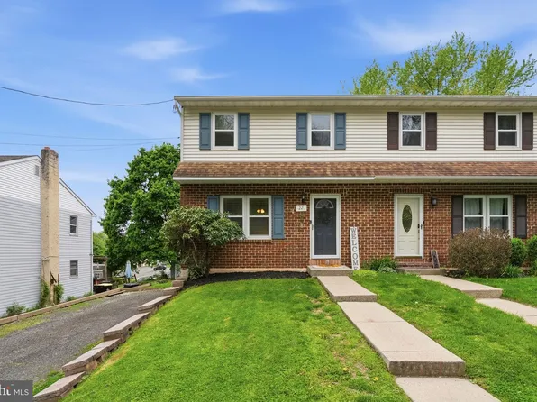 22 Cherry St, Bechtelsville, PA 19505