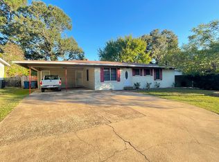 605 Valle Vista Dr, Athens, TX 75751