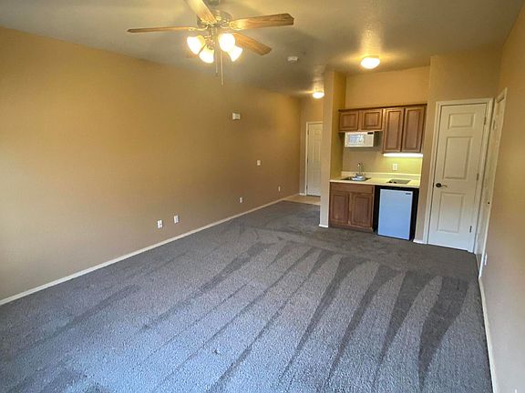 4th image of 1001 Golf Dr