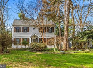 8 Locke Ct, Ewing, NJ 08628
