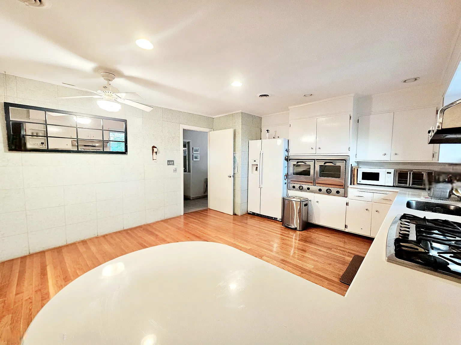 4 bed, 2400 sqft, $6,500 — Photo 2