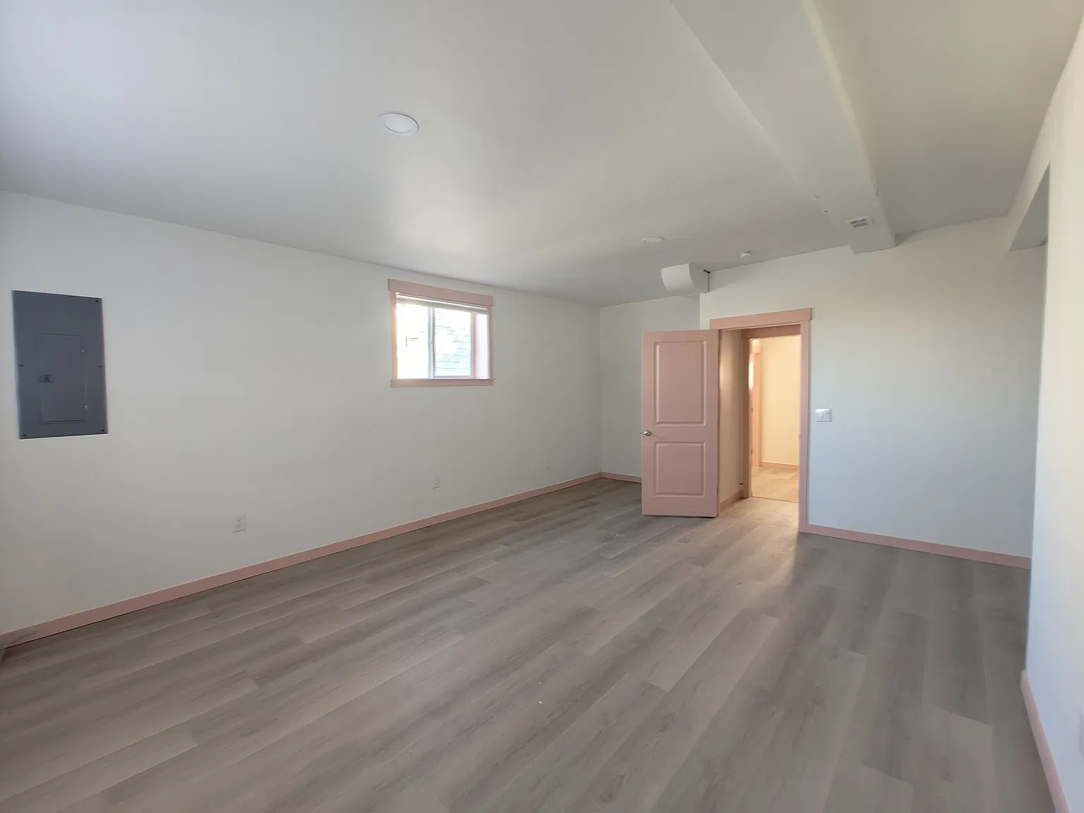 4 bed, 1900 sqft, $3,800 — Photo 3