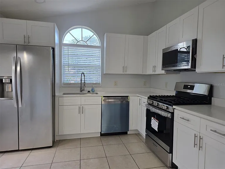 135 S Roma Way — Photo 7