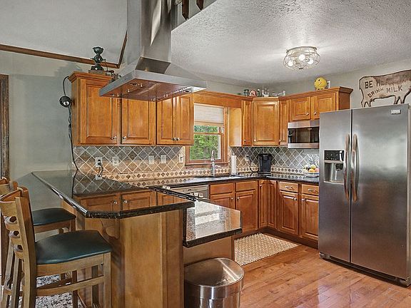 5th image of 400 Traylor Ln
