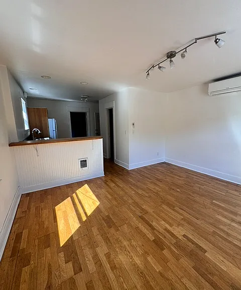 12 Oak St #1 — Photo 2