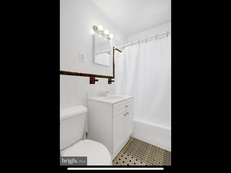 2036 N Woodrow St — Photo 16