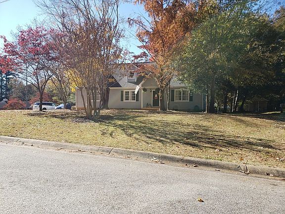 3rd image of 215 Wellington Dr