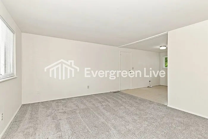 3 bed, 1.0 bath, 1016 sqft, $1,395 — Photo 3