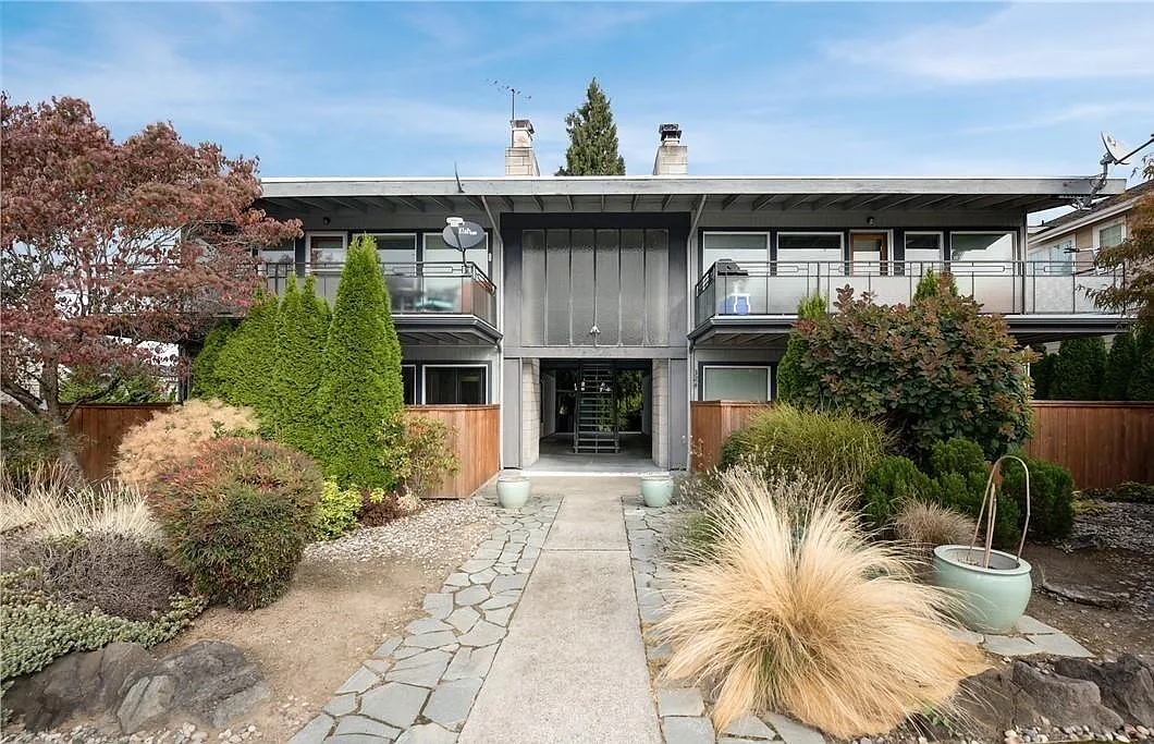 Building Photo - 324 6th Ave S