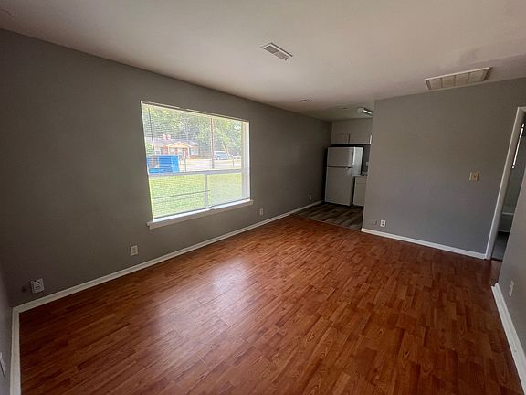 2nd image of 907 Stevens Ct NE APT 1