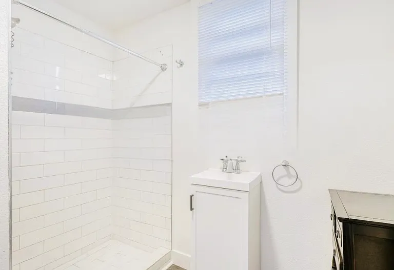 658 Meade St — Photo 8