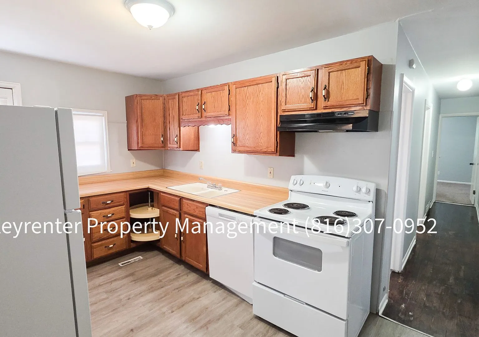 Charming 2-Bedroom Home with Spacious Yard & Off-Street Parking — Photo 2