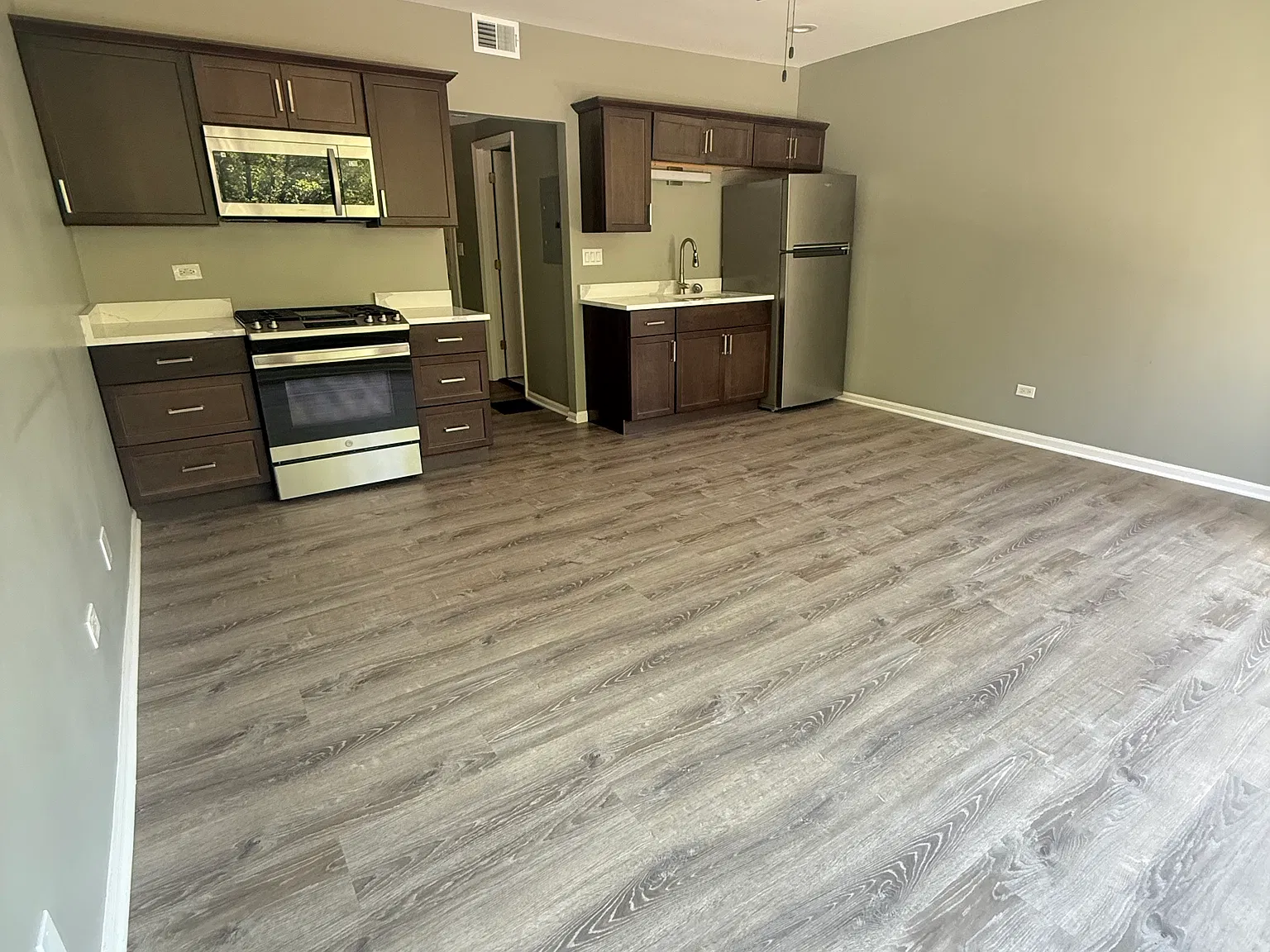 Studio, 850 sqft, $1,350 — Photo 1