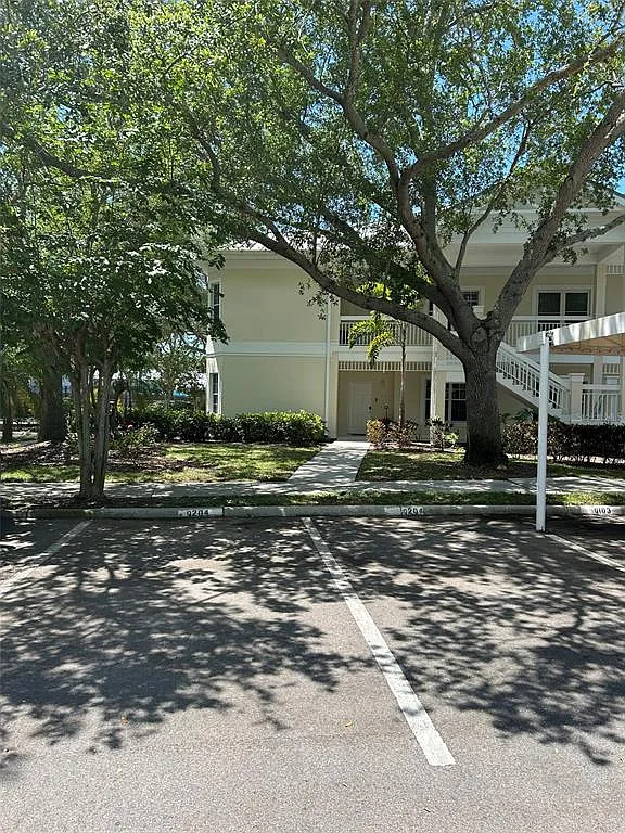 3 bed, 3.0 bath, 1439 sqft, $4,900 — Photo 4