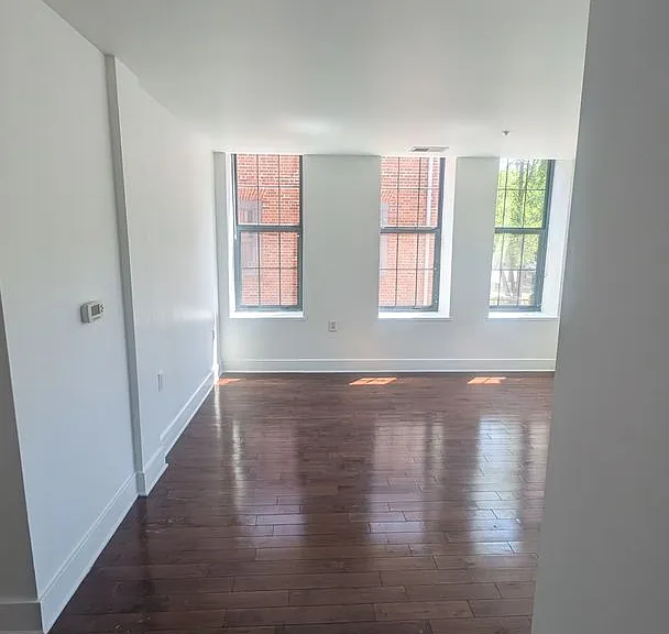 720 Monmouth St — Photo 7