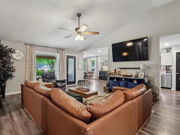 216 W 13th St S, Newton, IA 50208