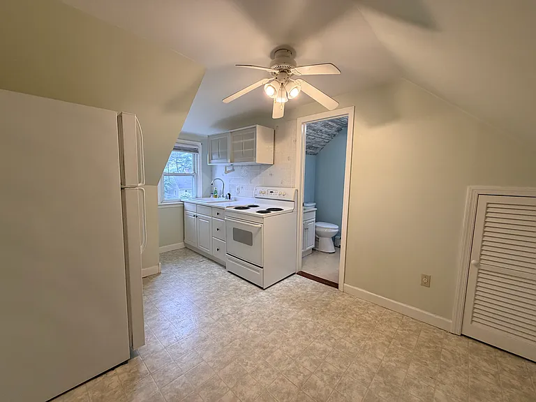 Maple Dr — Photo 4