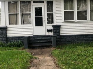 547 Whitelaw Ave, Wood River, IL 62095