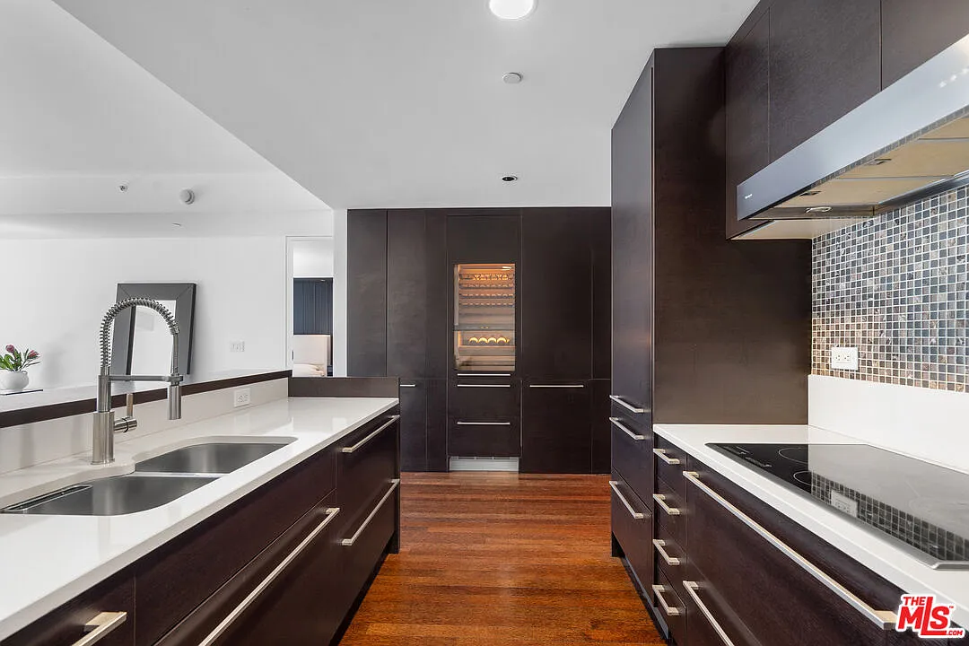 Building Photo - 6250 Hollywood Blvd #7K