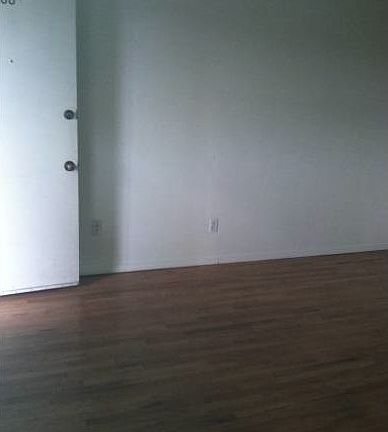 4th image of 1604 Pacific Beach Dr