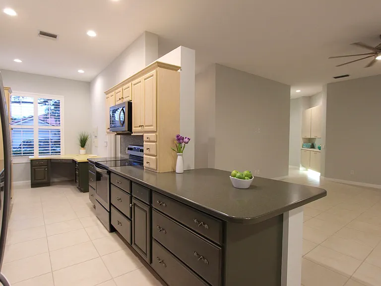 117 Hampton Cir — Photo 10