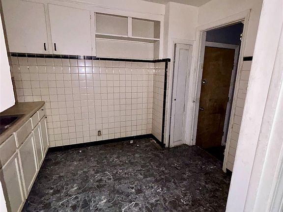 4th image of 11558 Sanford St