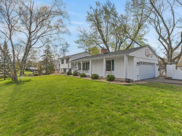 8845 23rd Ave N, Golden Valley, MN 55427