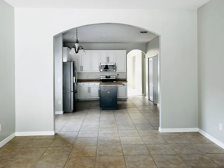 7933 Rex Hill Trl — Photo 4