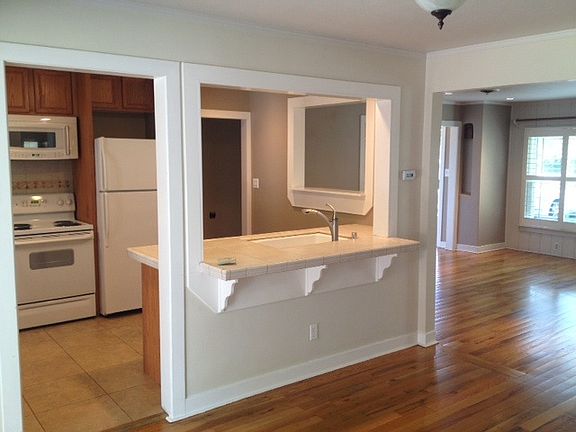 2nd image of 821 E Cortland Ave