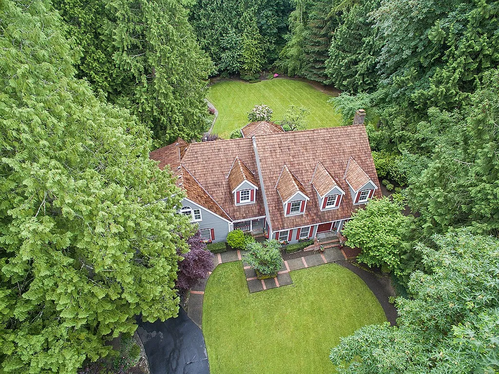 1626 198th Pl SE photo 1