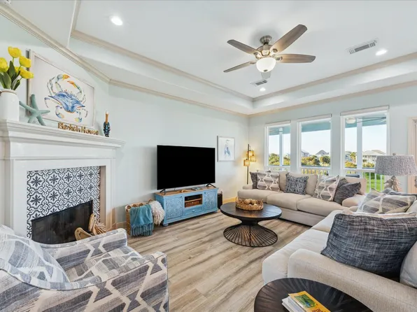 13522 Windlass Cir, Galveston, TX 77554